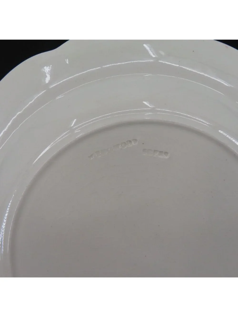 Wedgwood Ethuria England AL5557 Oriental Flower Floral Bird Scallop Edge Plate